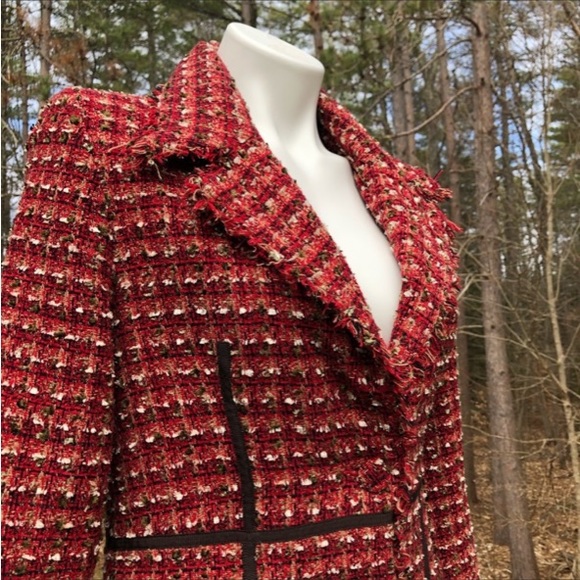 Red lined and shaped long bouclé coat size 6 - Picture 9 of 9